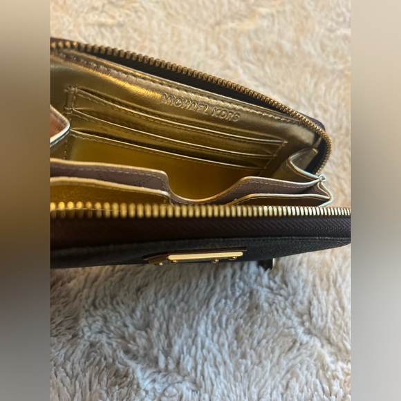 Michael Kors Wristlet/Wallet - Picture 4 of 4